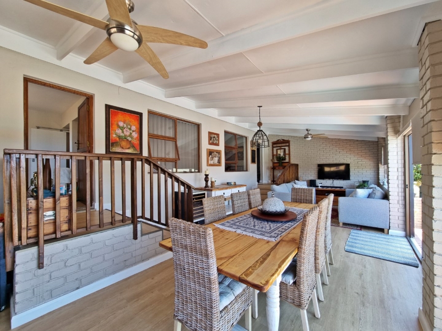 4 Bedroom Property for Sale in Wavecrest Eastern Cape